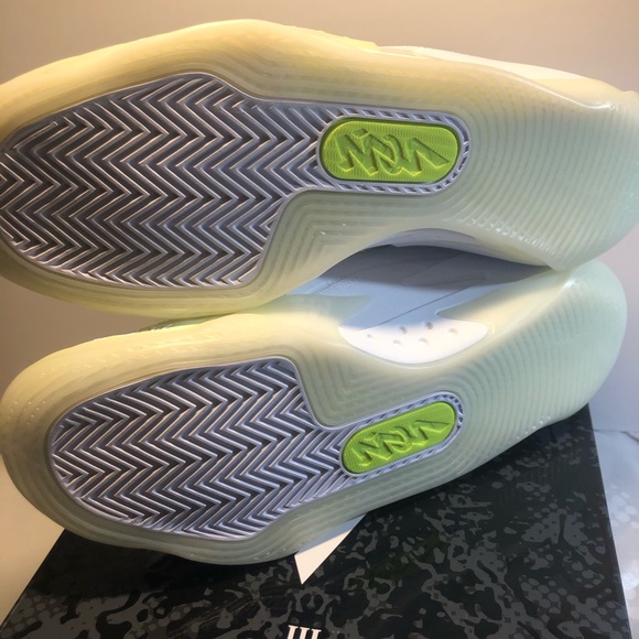 Nike Jordan Zion 3 White Black Barely Volt (Men's) 9.5 OG Box basketball shoes - Picture 7 of 12
